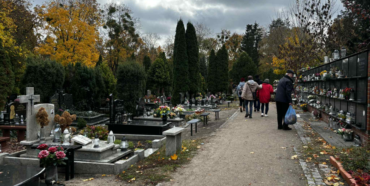 Przygotowania do 1 listopada na cmentarzu św. Jerzego
