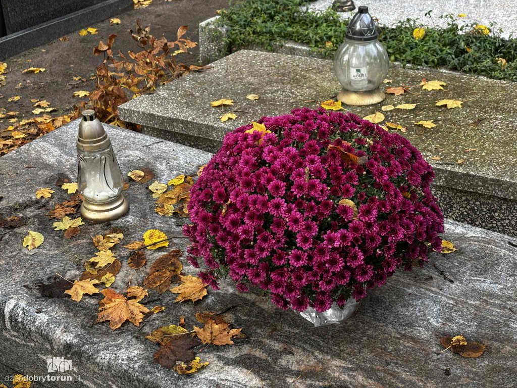 Przygotowania do 1 listopada na cmentarzu św. Jerzego