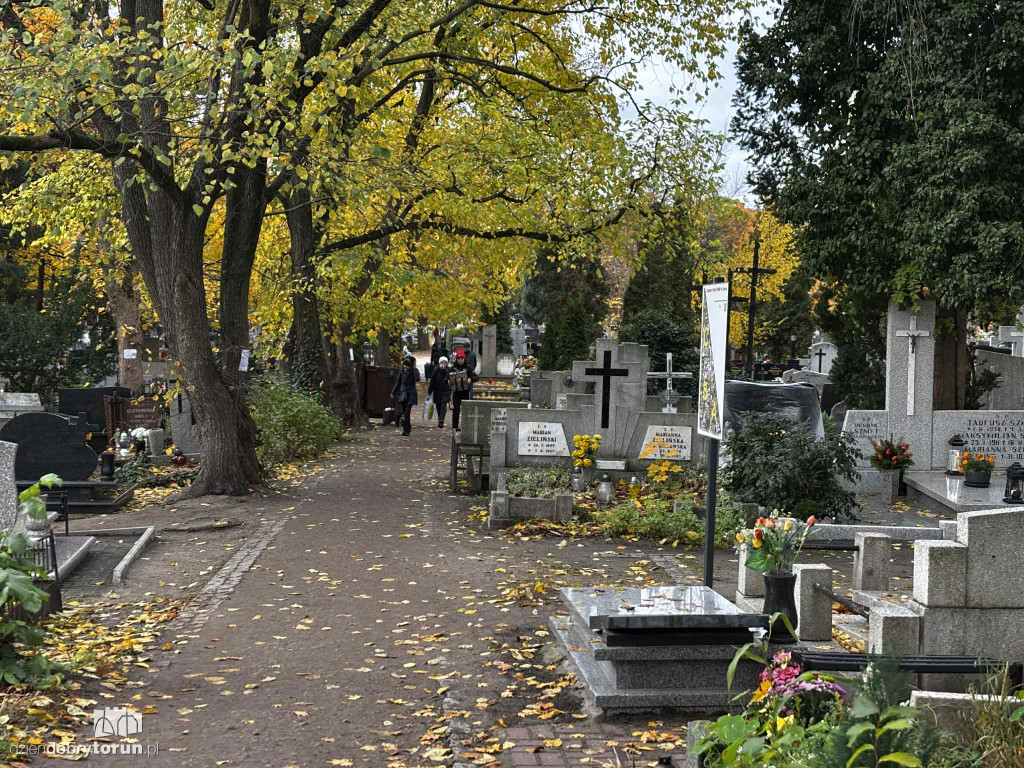 Przygotowania do 1 listopada na cmentarzu św. Jerzego