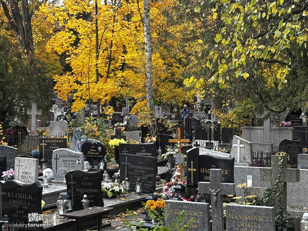 Przygotowania do 1 listopada na cmentarzu św. Jerzego