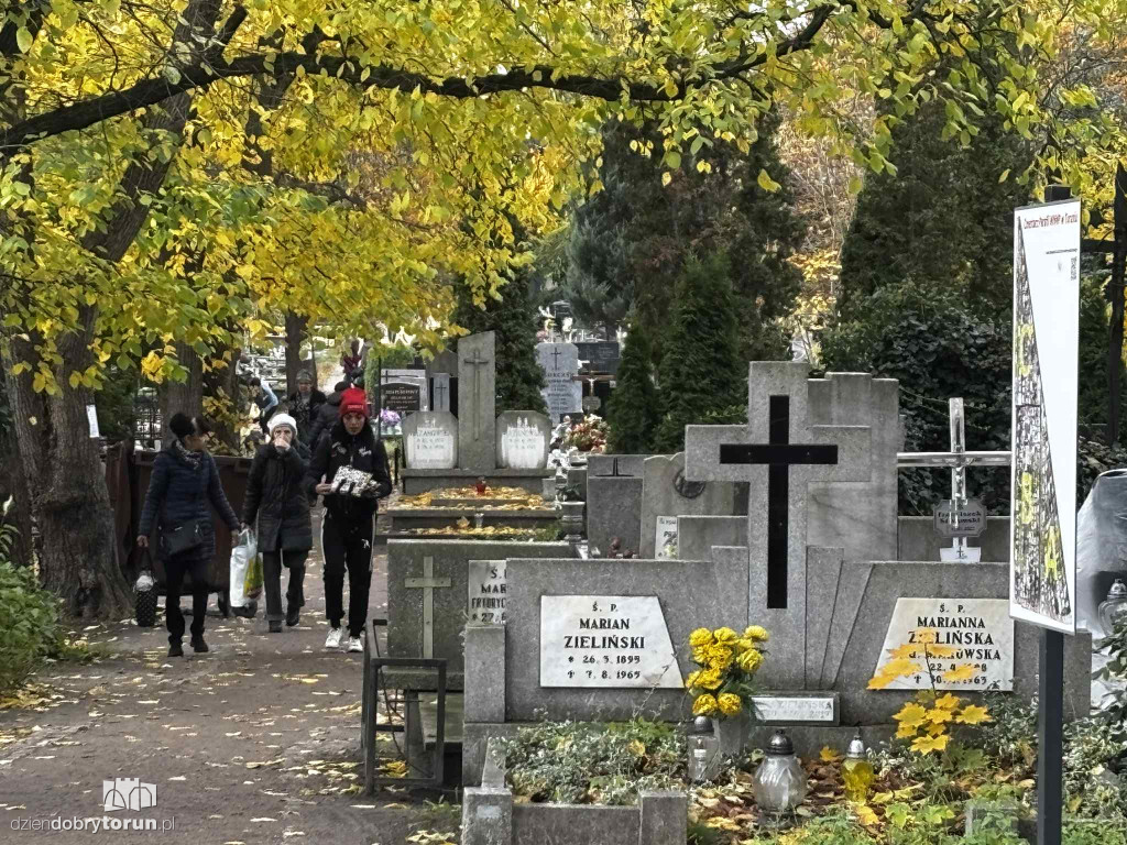 Przygotowania do 1 listopada na cmentarzu św. Jerzego