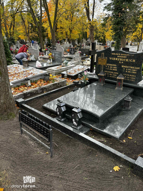 Przygotowania do 1 listopada na cmentarzu św. Jerzego