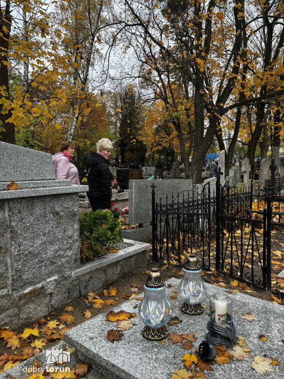 Przygotowania do 1 listopada na cmentarzu św. Jerzego