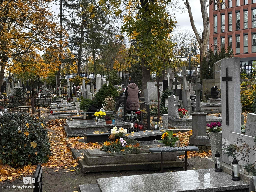 Przygotowania do 1 listopada na cmentarzu św. Jerzego