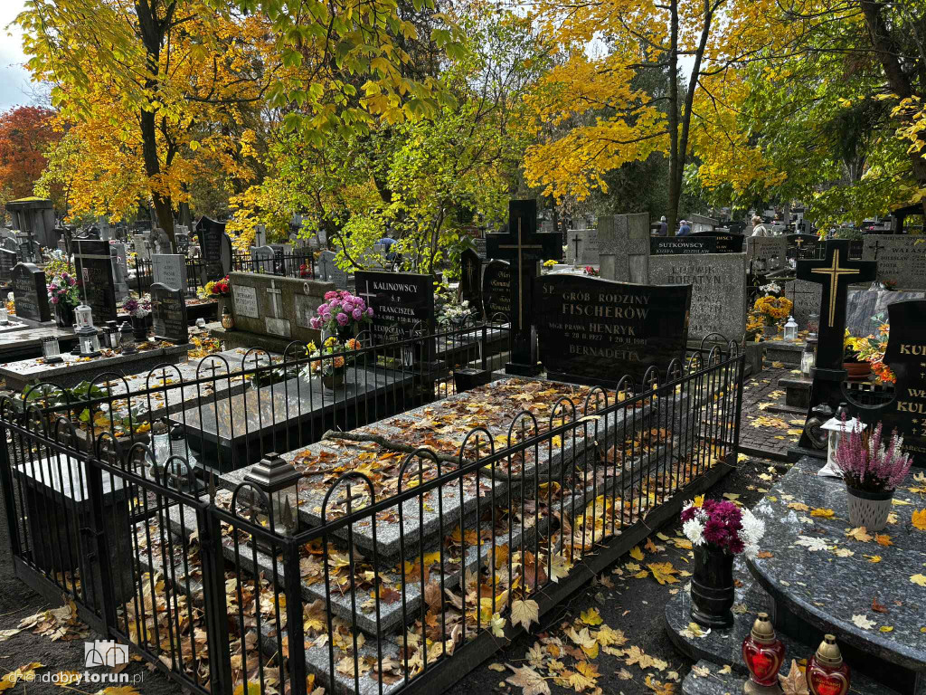 Przygotowania do 1 listopada na cmentarzu św. Jerzego
