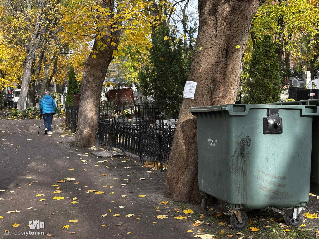 Przygotowania do 1 listopada na cmentarzu św. Jerzego