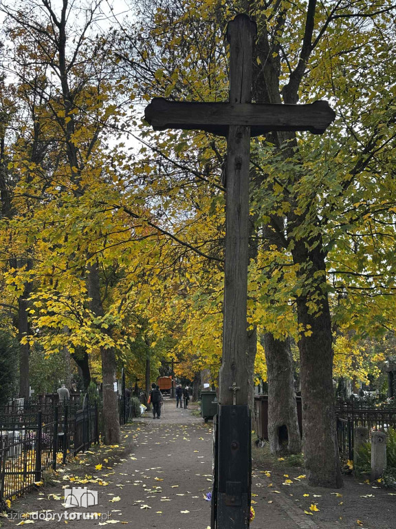 Przygotowania do 1 listopada na cmentarzu św. Jerzego