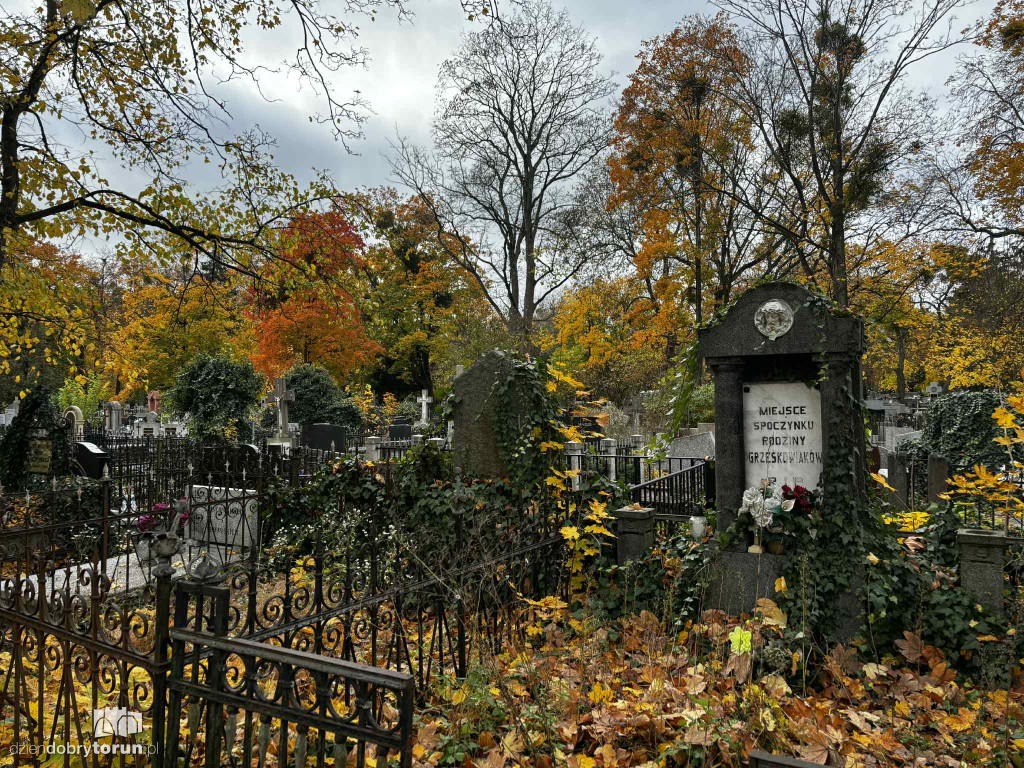 Przygotowania do 1 listopada na cmentarzu św. Jerzego