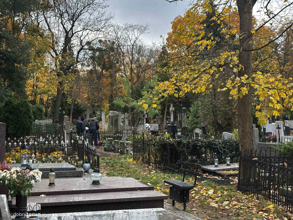 Przygotowania do 1 listopada na cmentarzu św. Jerzego