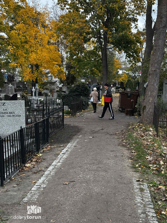 Przygotowania do 1 listopada na cmentarzu św. Jerzego