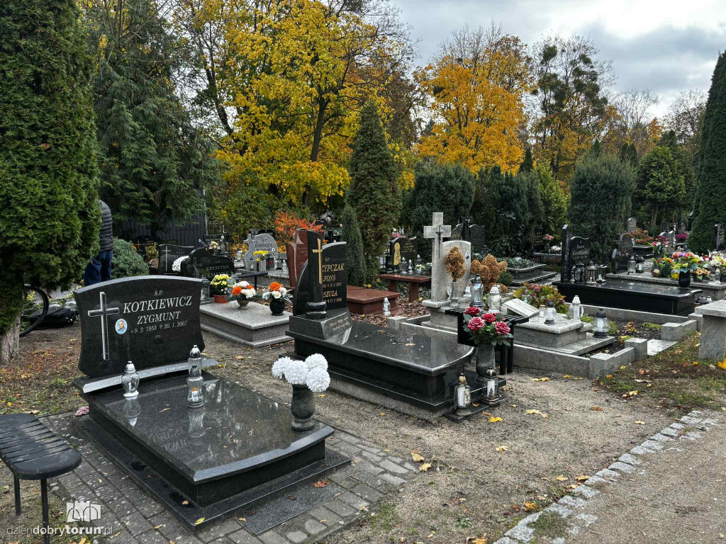 Przygotowania do 1 listopada na cmentarzu św. Jerzego