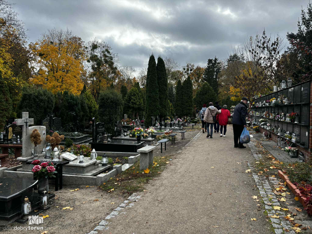 Przygotowania do 1 listopada na cmentarzu św. Jerzego