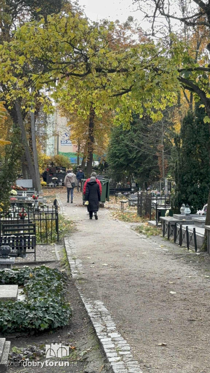 Przygotowania do 1 listopada na cmentarzu św. Jerzego