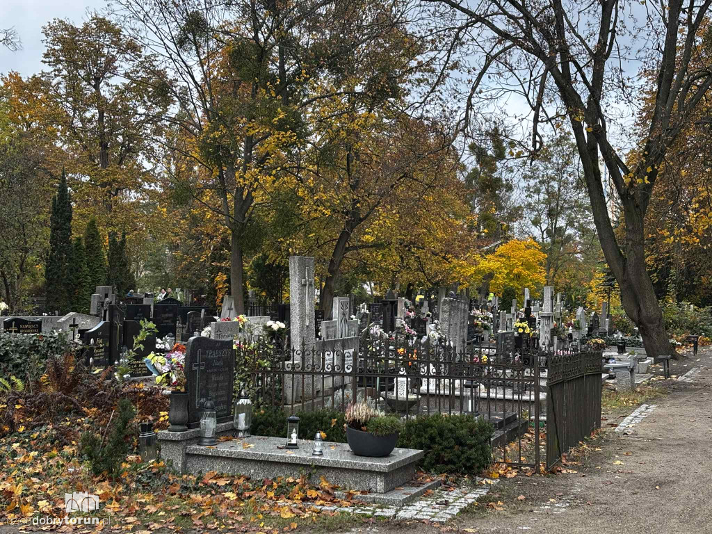 Przygotowania do 1 listopada na cmentarzu św. Jerzego