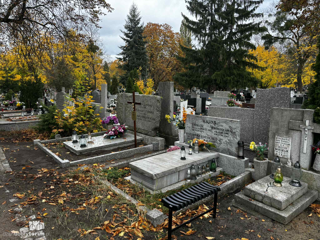 Przygotowania do 1 listopada na cmentarzu św. Jerzego