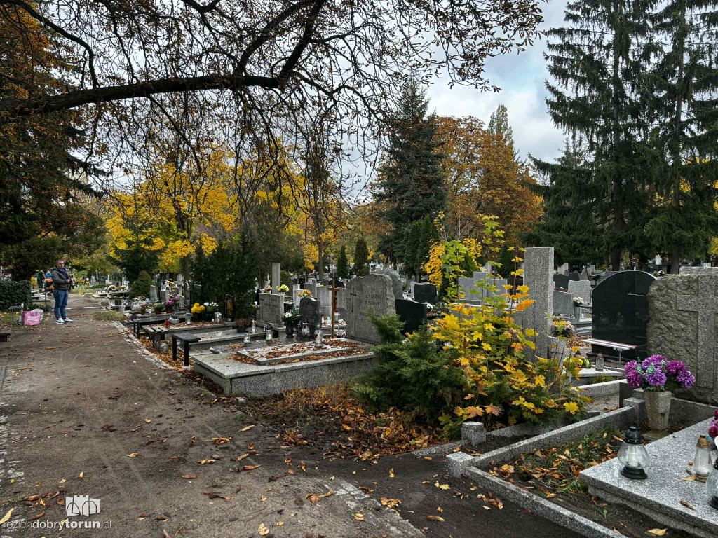 Przygotowania do 1 listopada na cmentarzu św. Jerzego