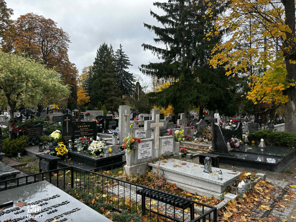 Przygotowania do 1 listopada na cmentarzu św. Jerzego