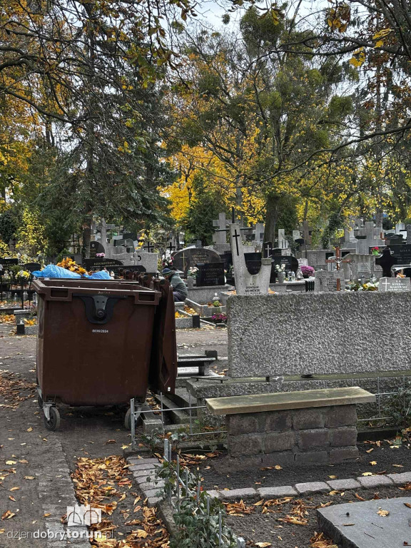 Przygotowania do 1 listopada na cmentarzu św. Jerzego