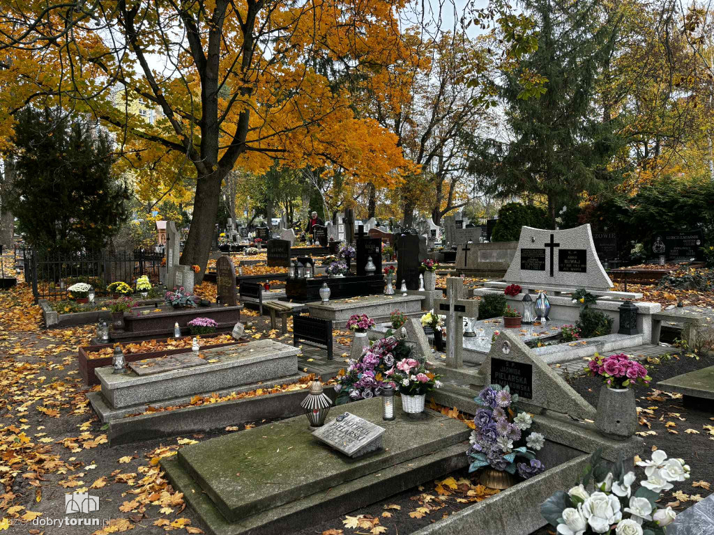 Przygotowania do 1 listopada na cmentarzu św. Jerzego