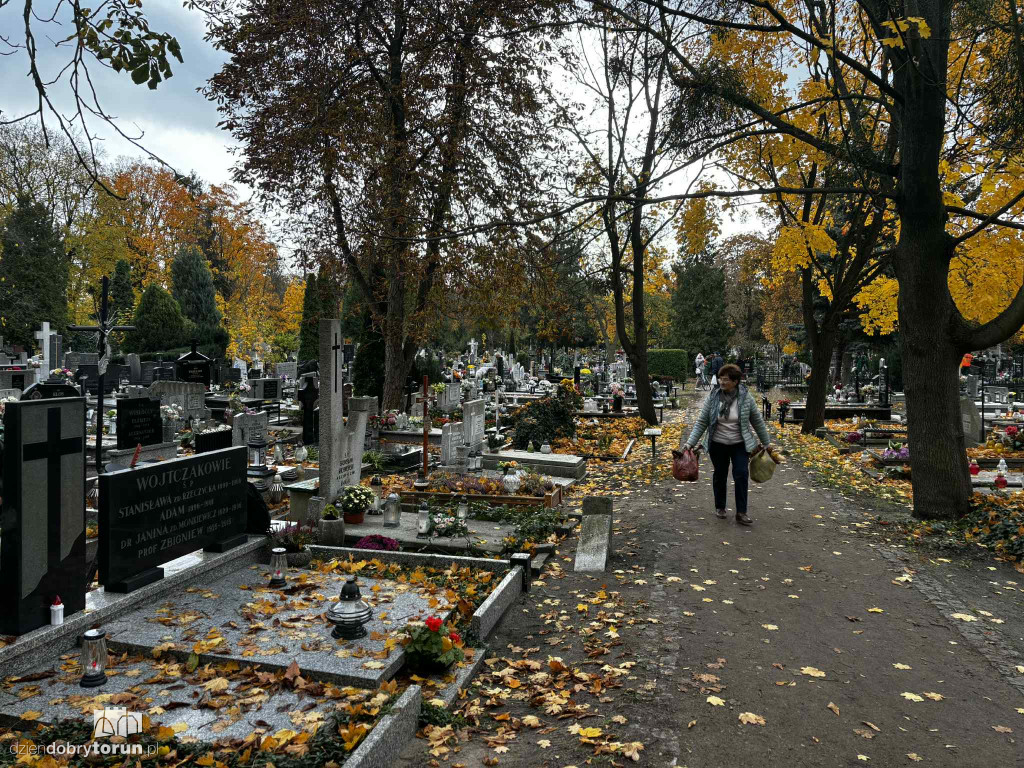 Przygotowania do 1 listopada na cmentarzu św. Jerzego