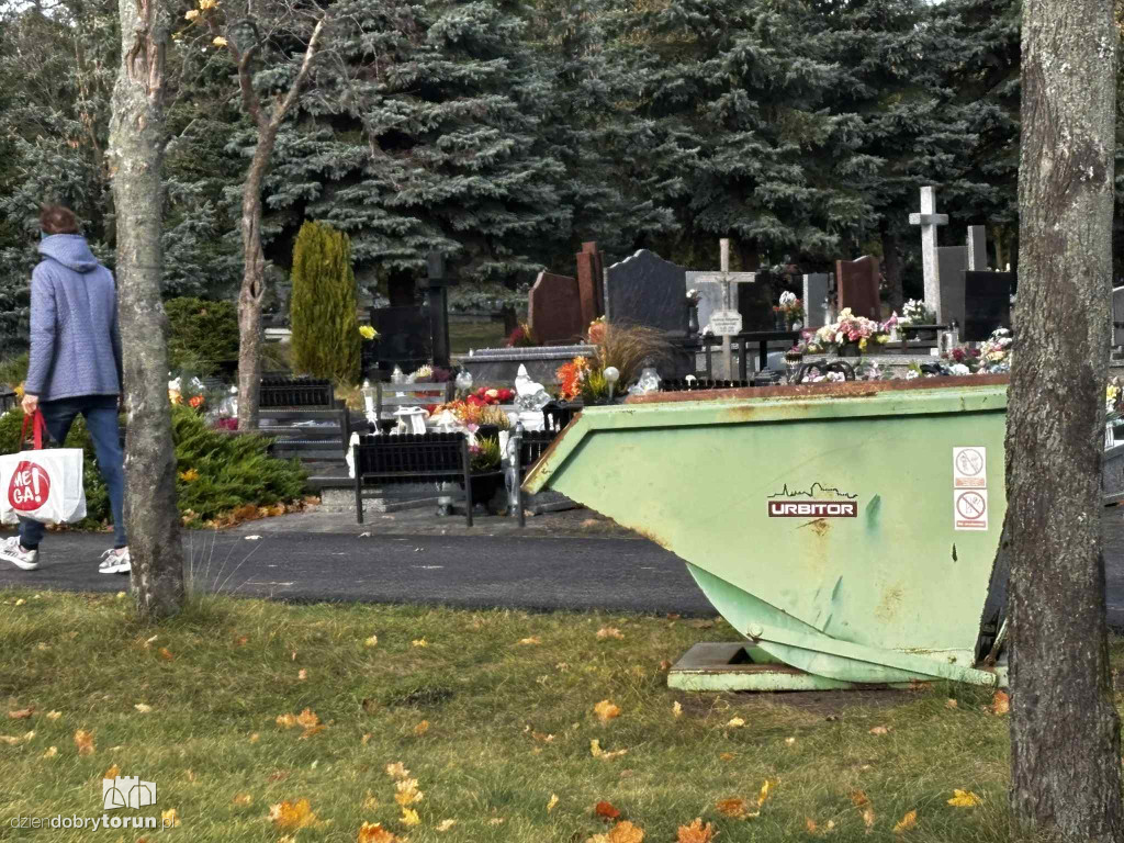 Cmentarz Centralny przed Dniem Wszystkich Świętych