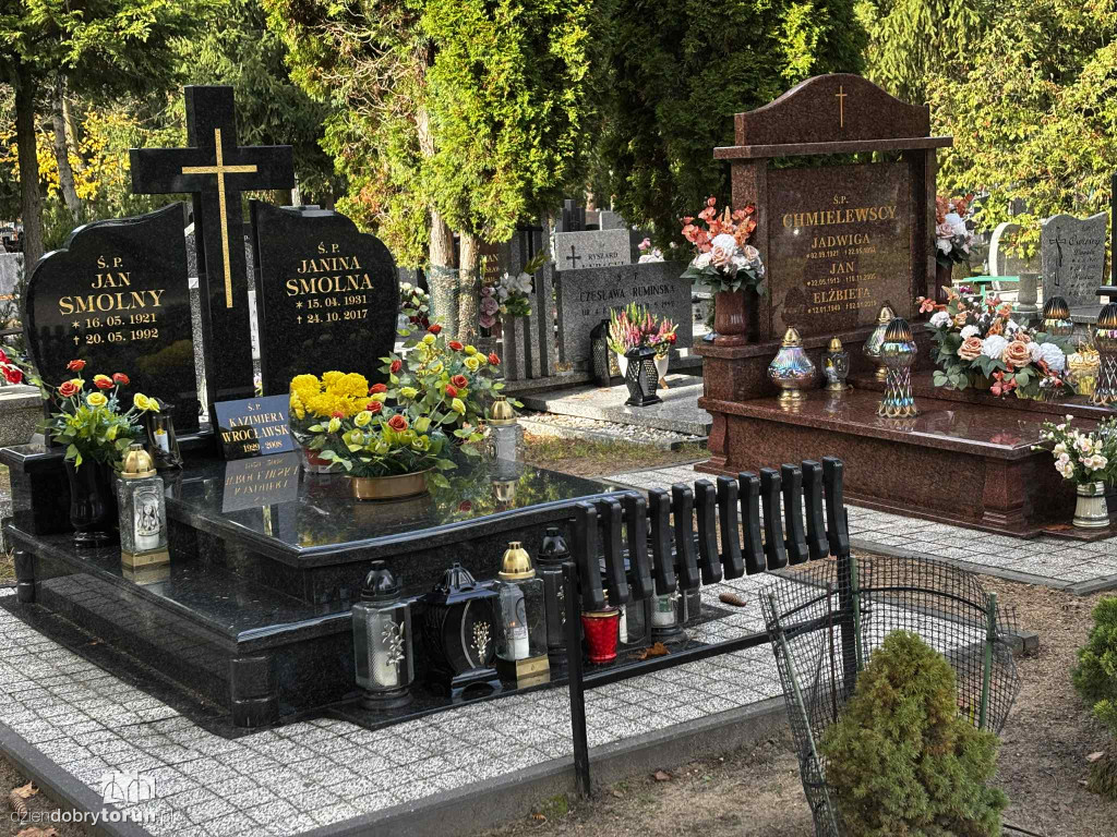 Cmentarz Centralny przed Dniem Wszystkich Świętych