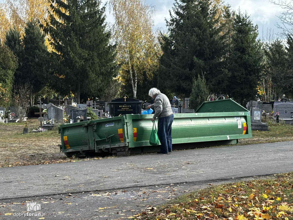 Cmentarz Centralny przed Dniem Wszystkich Świętych