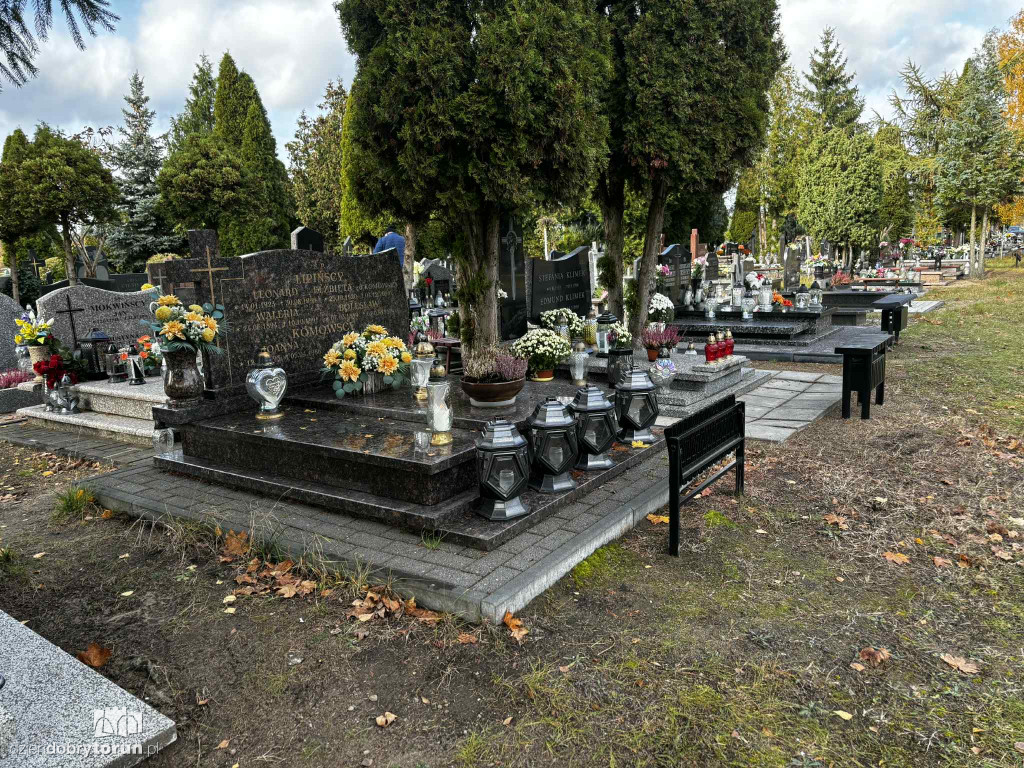 Cmentarz Centralny przed Dniem Wszystkich Świętych