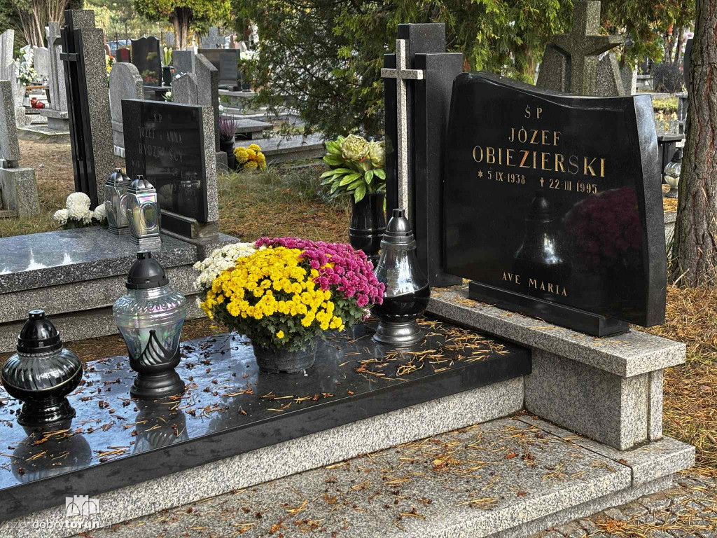 Cmentarz Centralny przed Dniem Wszystkich Świętych