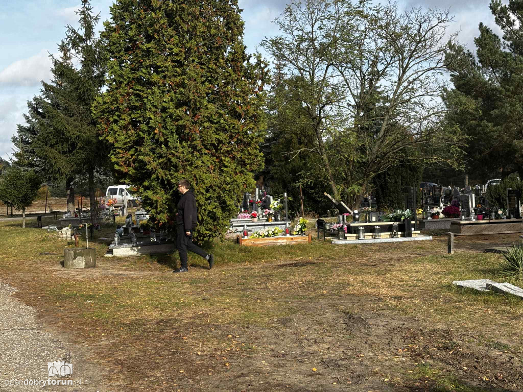 Cmentarz Centralny przed Dniem Wszystkich Świętych