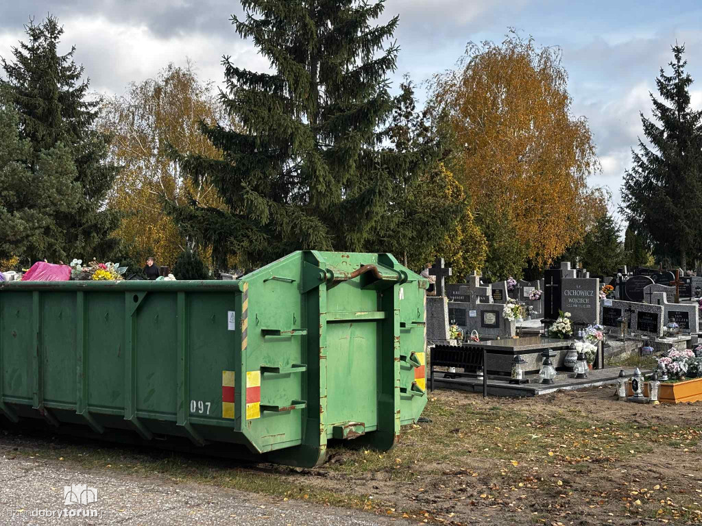 Cmentarz Centralny przed Dniem Wszystkich Świętych