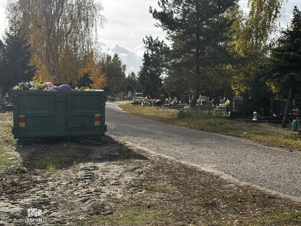 Cmentarz Centralny przed Dniem Wszystkich Świętych