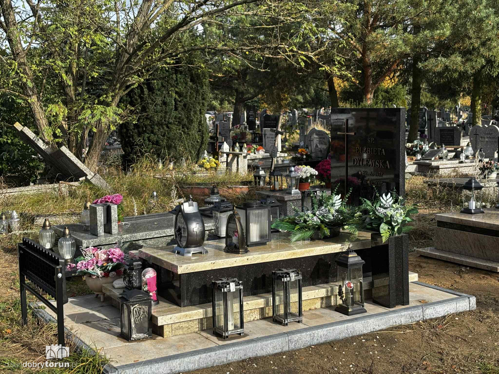 Cmentarz Centralny przed Dniem Wszystkich Świętych