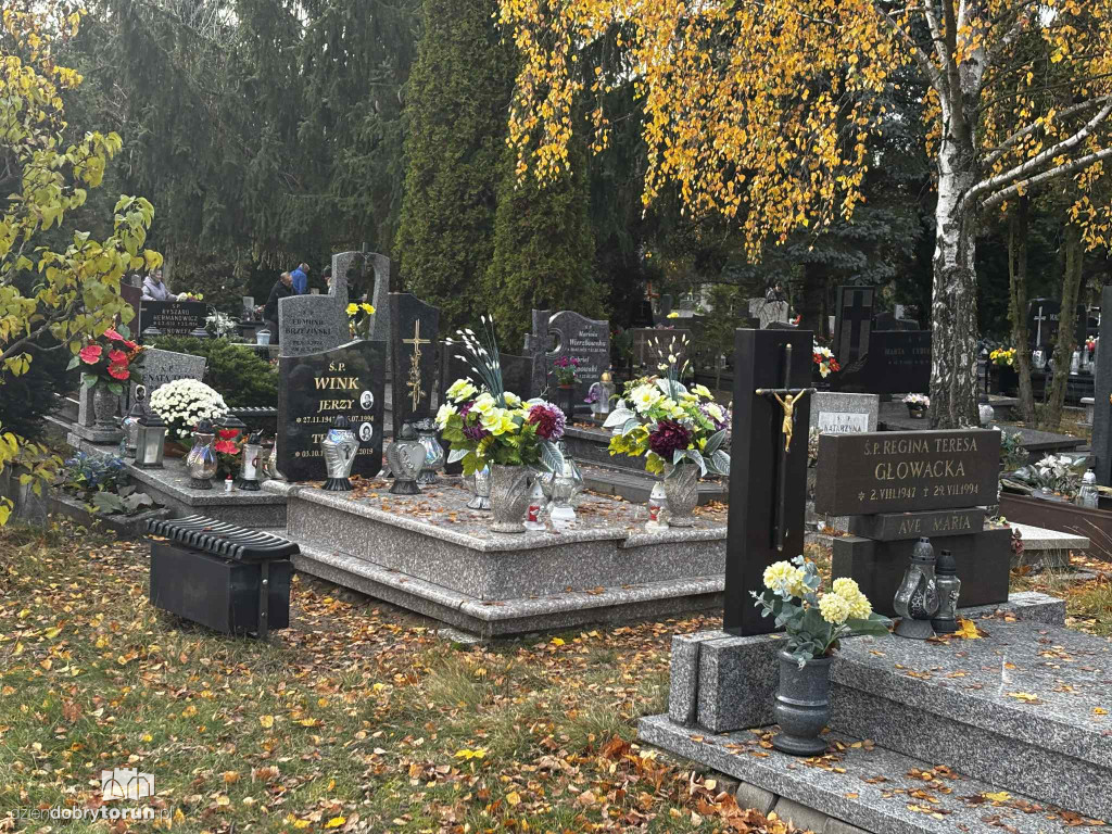 Cmentarz Centralny przed Dniem Wszystkich Świętych