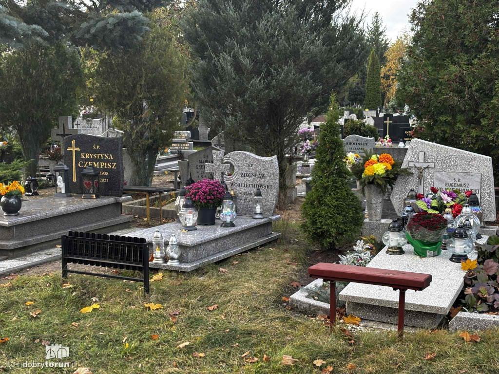 Cmentarz Centralny przed Dniem Wszystkich Świętych