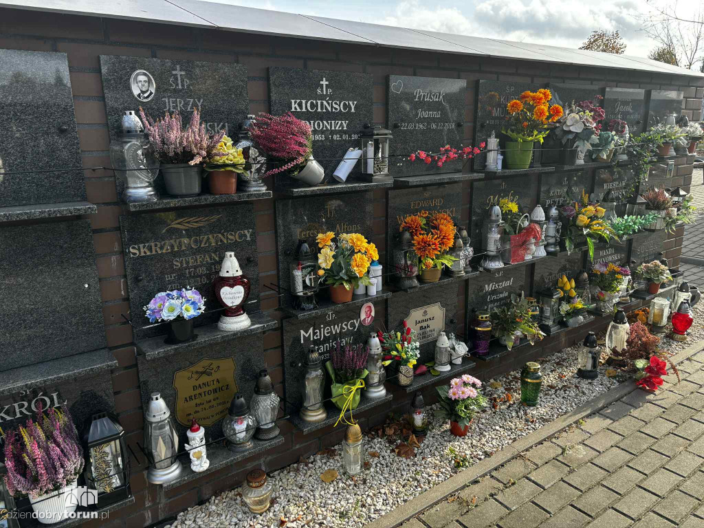 Cmentarz Centralny przed Dniem Wszystkich Świętych