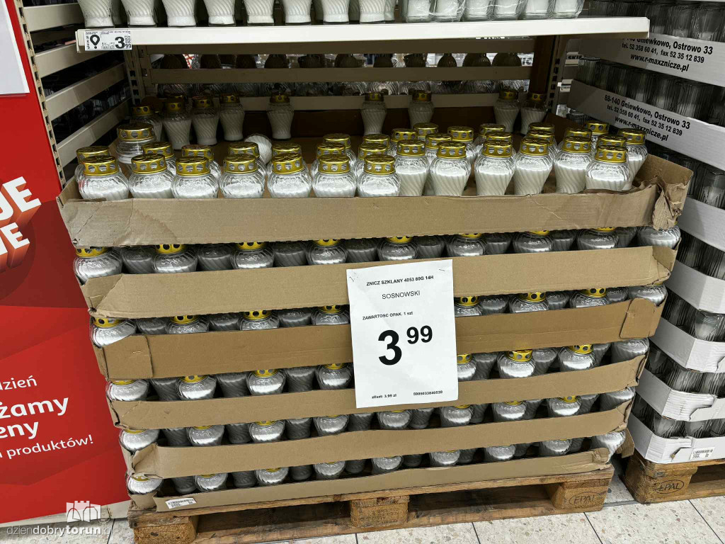Wszystkich Świętych a popularny hipermarket. Jak z cenami?