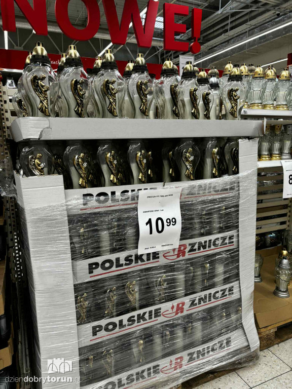 Wszystkich Świętych a popularny hipermarket. Jak z cenami?