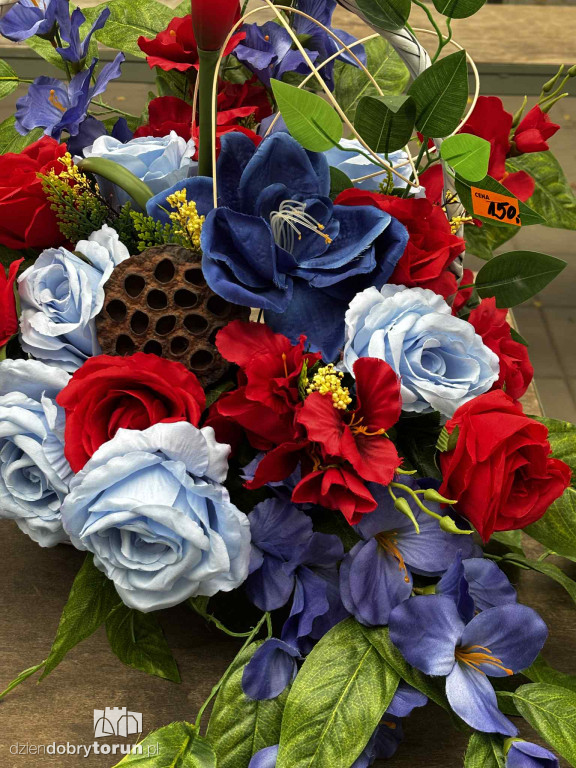 Kwiaty i znicze na toruńskim targowisku - jakie ceny?