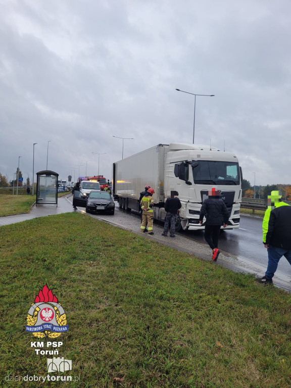 Zderzenie trzech aut na przy nowym moście