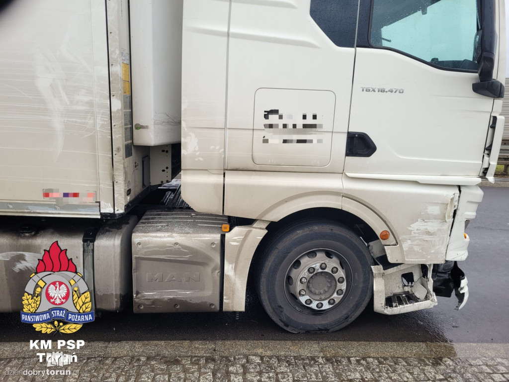 Zderzenie trzech aut na przy nowym moście