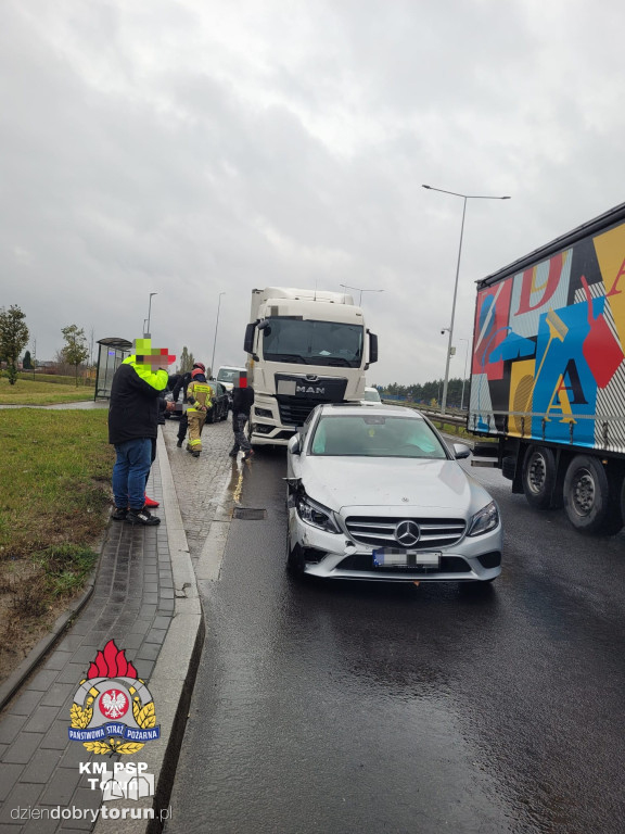 Zderzenie trzech aut na przy nowym moście