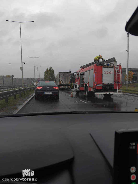 Zderzenie trzech aut na przy nowym moście