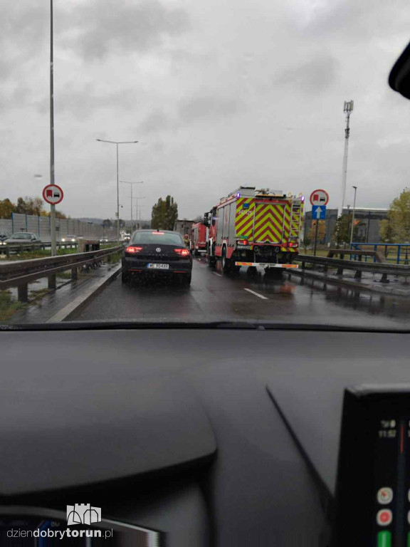 Zderzenie trzech aut na przy nowym moście