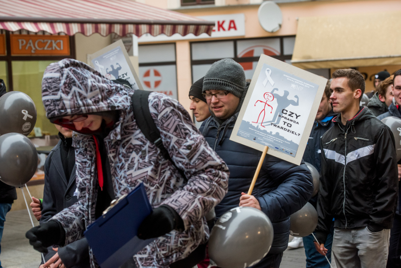 Młodzież tłumnie włączyła się w kampanie, fot. Tomasz Berent