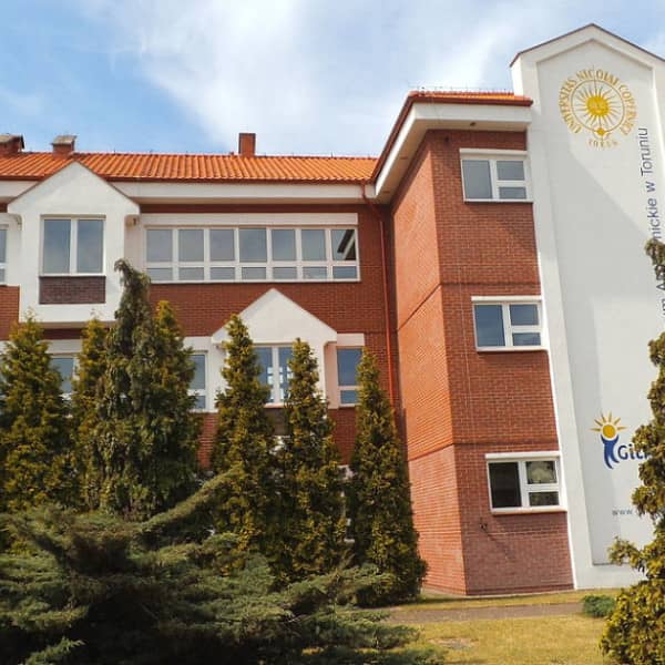  Uniwersyteckie Liceum Ogólnokształcące w Toruniu. Fot: Mateuszgdynia / Wikipedia CC BY-SA 4.0