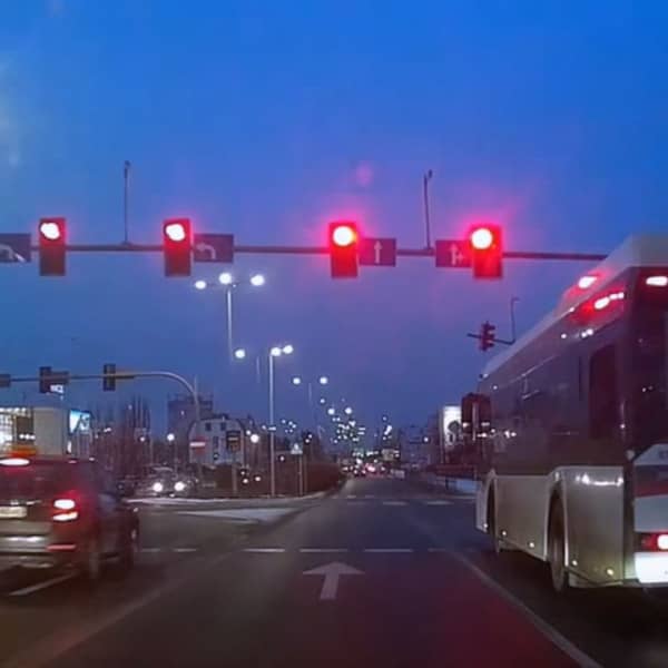 Screen z nagrania: Bandyci drogowi