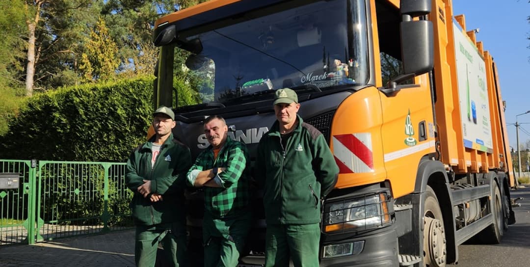 Fot. MPO Toruń - Brygada nr 41 podczas odbioru odpadów BIO z zabudowy jednorodzinnej w Kaszczorku