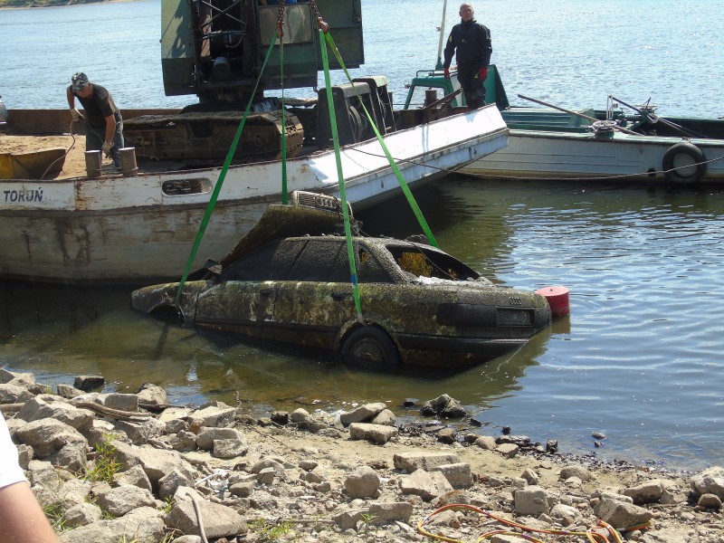 Wyciągnięcie wraka samochodu