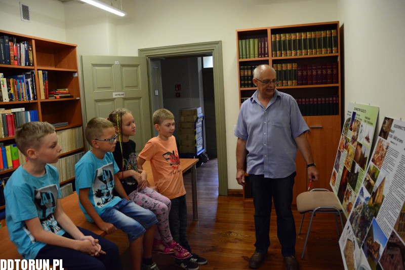 Letnie spotkania z archeologią